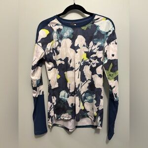 The North Face Dawnsream shirt- like new! Size S